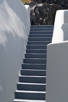 luna santorini suites