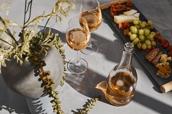 luna santorini suites