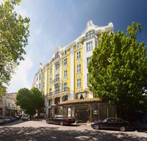 Grand Hotel London,Kavarna>>Golden Sands,5 star