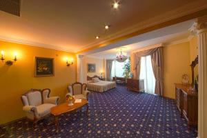 Grand Hotel London,Kavarna>>Golden Sands,5 star