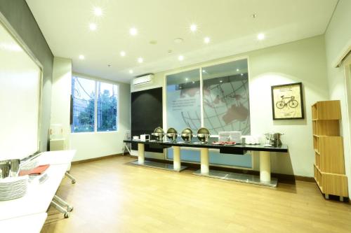 cleo hotel basuki rahmat surabaya