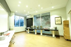 cleo hotel basuki rahmat surabaya