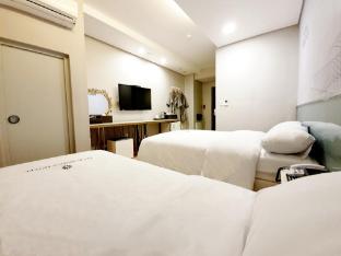 hotel bridge