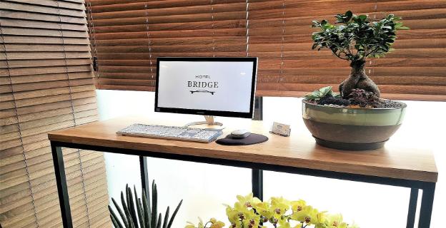 hotel bridge
