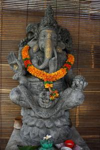 louto dmell guesthouse and villa