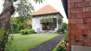 Louto Dmell Guesthouse & Villa,Candi Dasa>>Bali,3 star