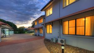 dolphin waters tin can bay