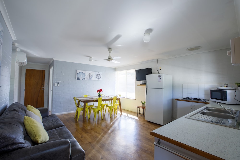 shark bay seafront apartments