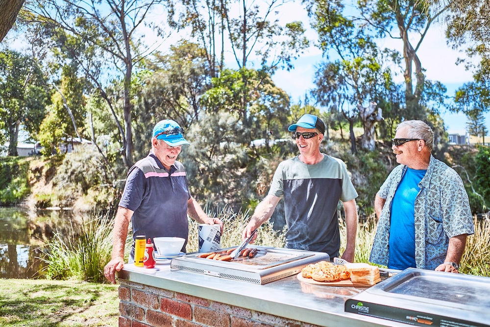 lorne foreshore caravan park