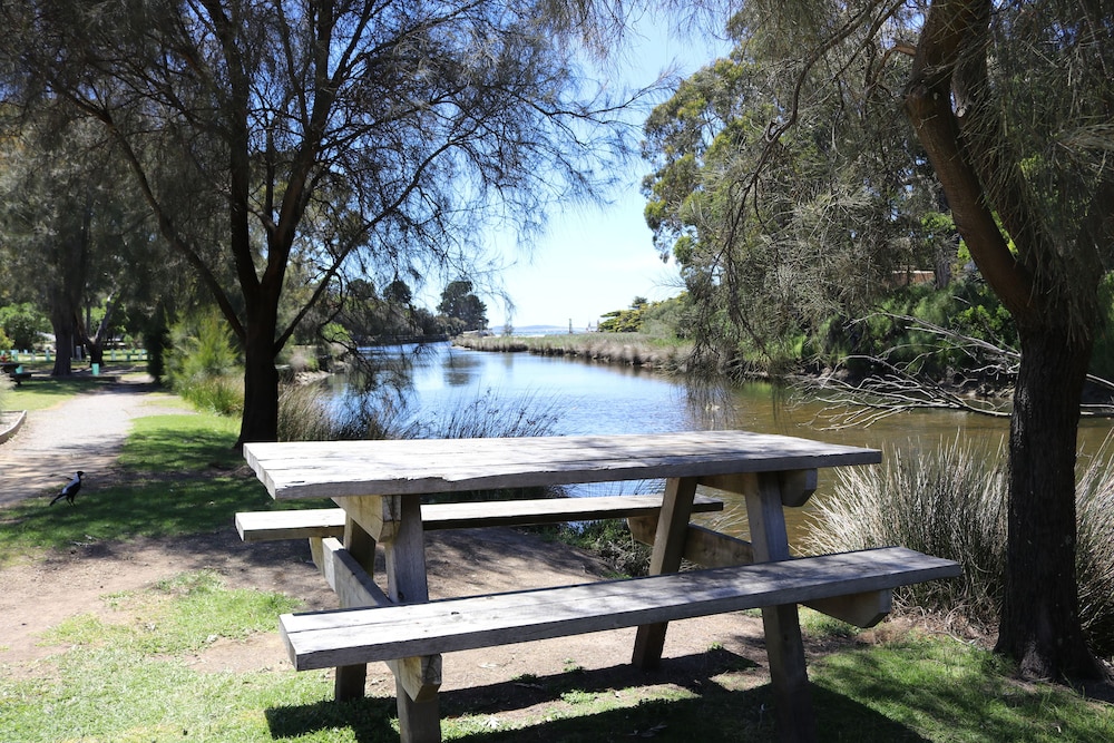 lorne foreshore caravan park
