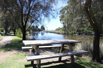 lorne foreshore caravan park
