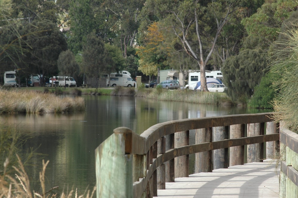 lorne foreshore caravan park
