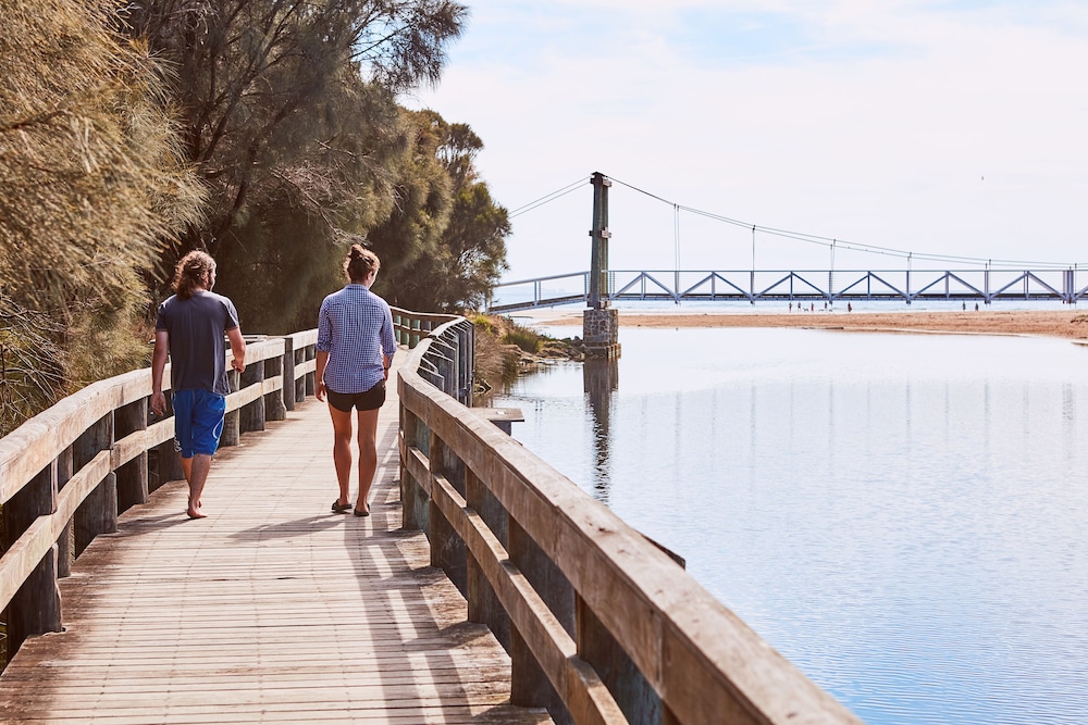 lorne foreshore caravan park