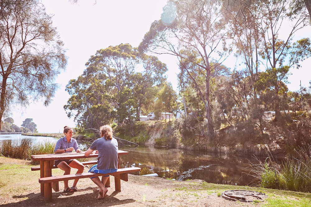 lorne foreshore caravan park