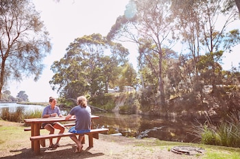 lorne foreshore caravan park