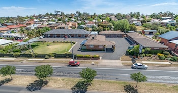 Cadman Motor Inn & Apartments,New South Wales>>Gunnedah,4 star