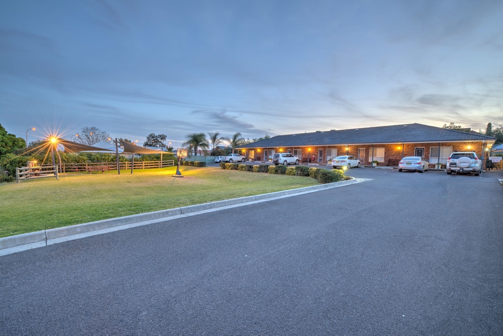 cadman motor inn and apartments