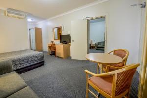 Golden Guitar Motor Inn,Hillvue>>Bathurst,4 star