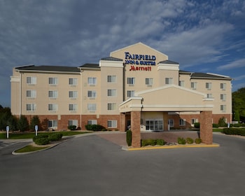 Fairfield Inn & Suites By Marriott Roanoke Hollins/I-81,Roanoke>>Hollins,3 star