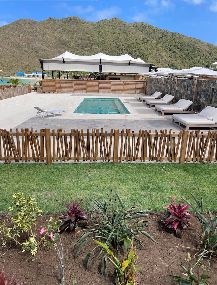 le domaine anse marcel beach resort