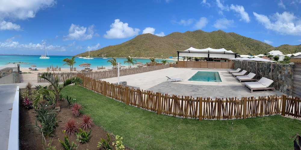 le domaine anse marcel beach resort