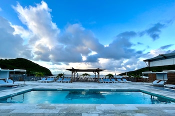 le domaine anse marcel beach resort