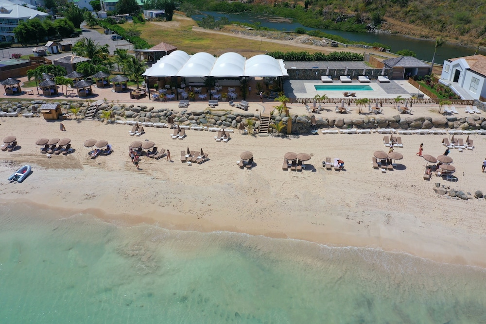 le domaine anse marcel beach resort
