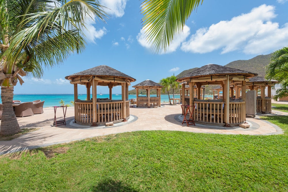 le domaine anse marcel beach resort