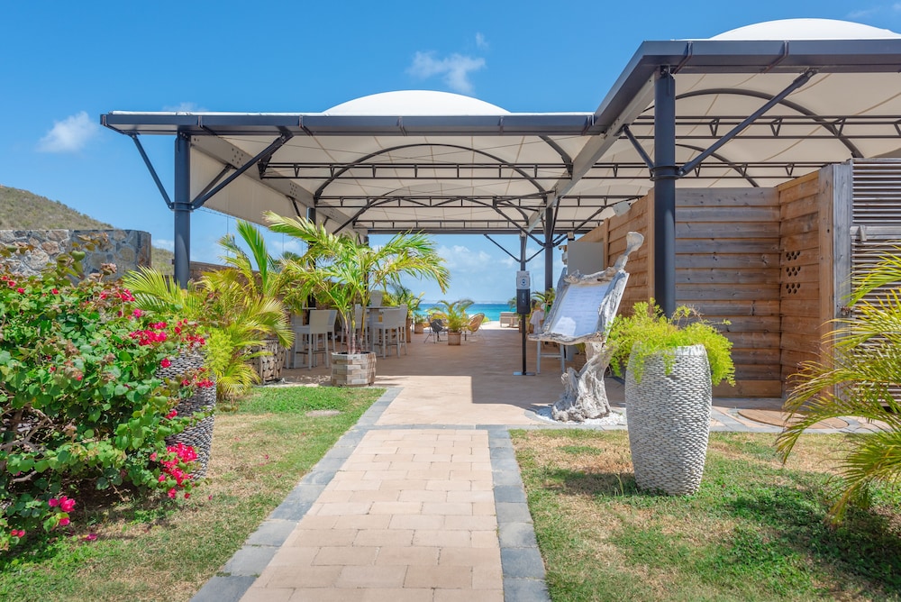le domaine anse marcel beach resort