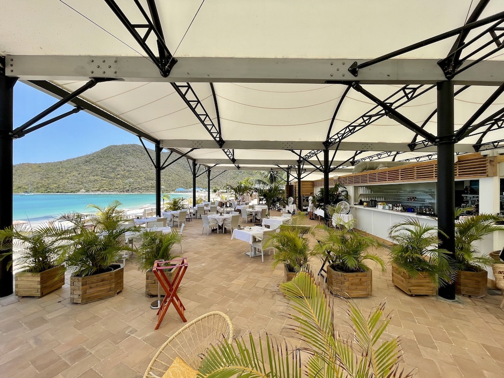 le domaine anse marcel beach resort