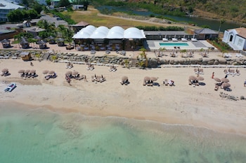 le domaine anse marcel beach resort
