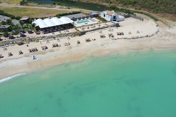 le domaine anse marcel beach resort