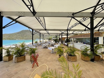 le domaine anse marcel beach resort