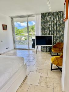 le domaine anse marcel beach resort