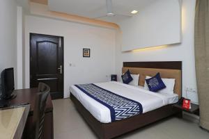Grand Olive,Gautam Buddh Nagar>>Delhi,3 star