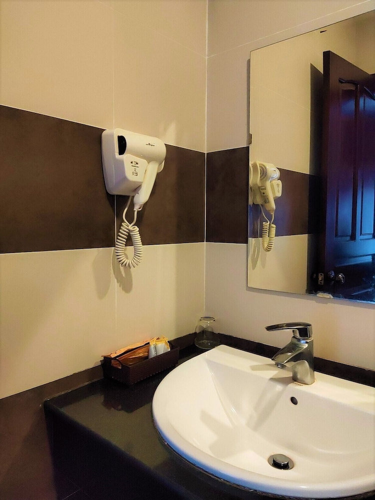 new hampton suits tam xuan centre hotel