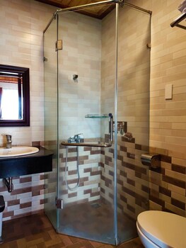 new hampton suits tam xuan centre hotel