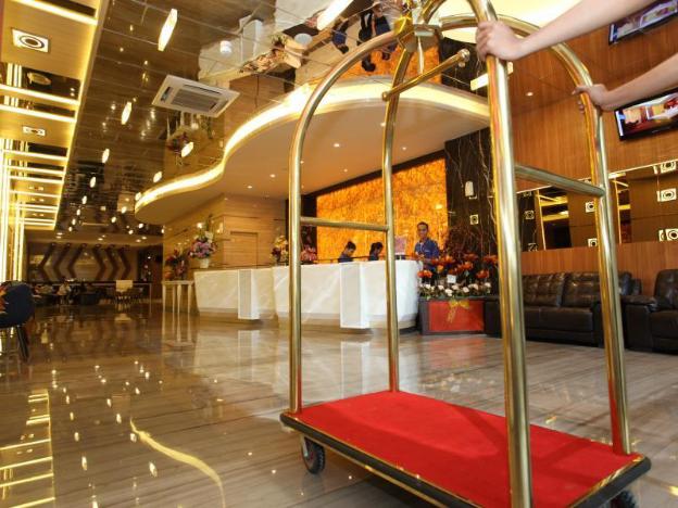 w three premier hotel lagaligo