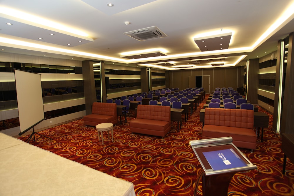 w three premier hotel lagaligo