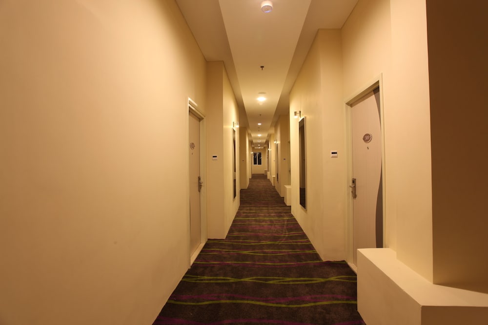 w three premier hotel lagaligo