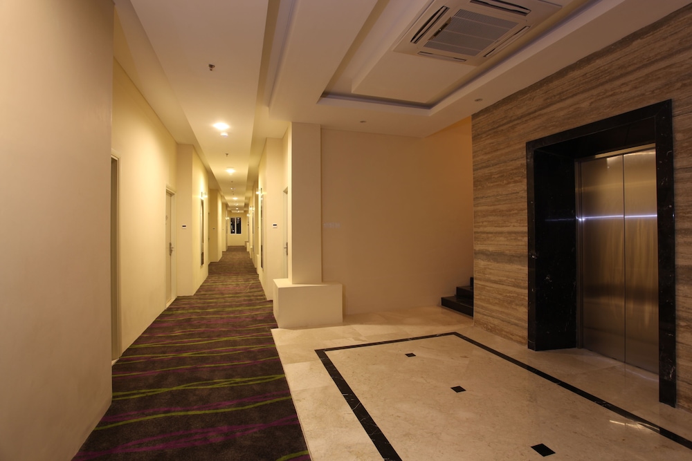 w three premier hotel lagaligo