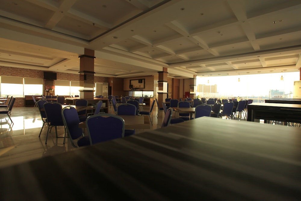 w three premier hotel lagaligo
