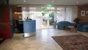 Lake Haven Motor Inn & Palms Restaurant,Central Coast>>Canton Beach,4 star