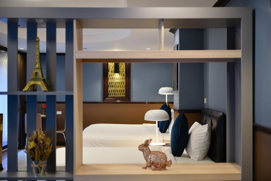 the breton hotel media