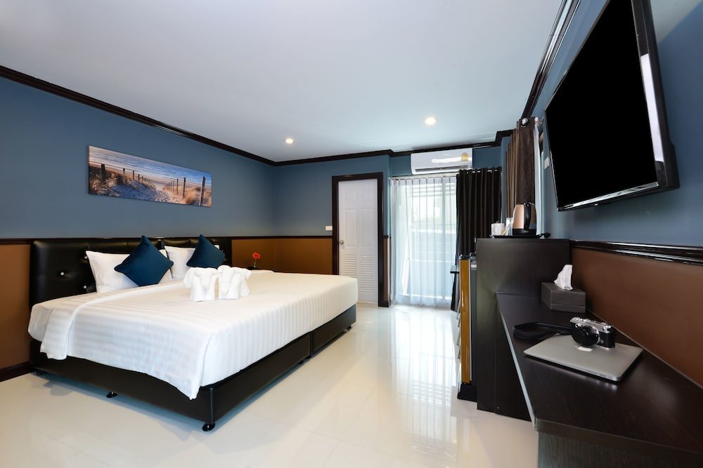 the breton hotel media