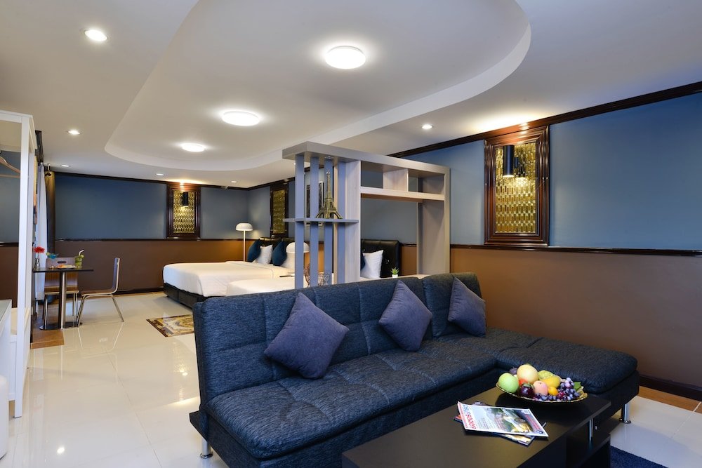 the breton hotel media