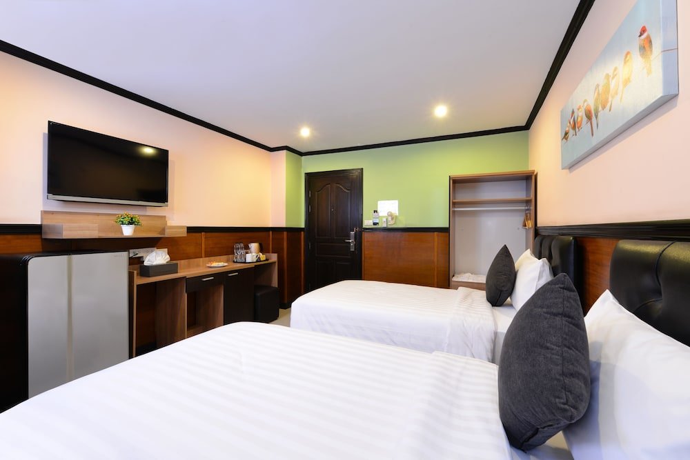 the breton hotel media