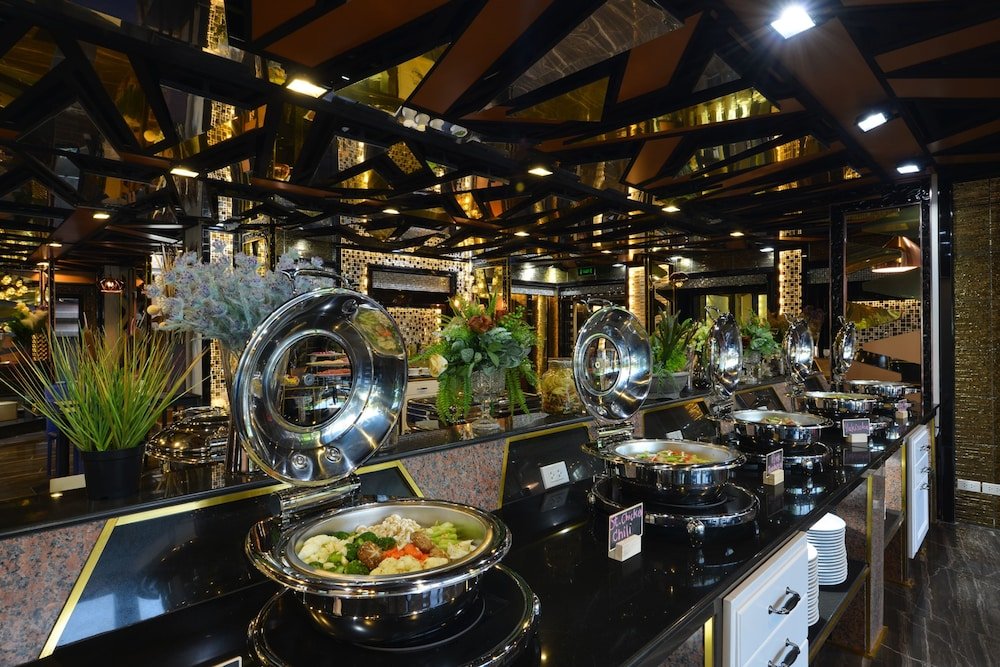 the breton hotel media