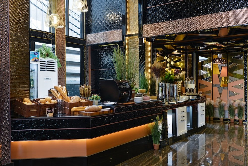 the breton hotel media