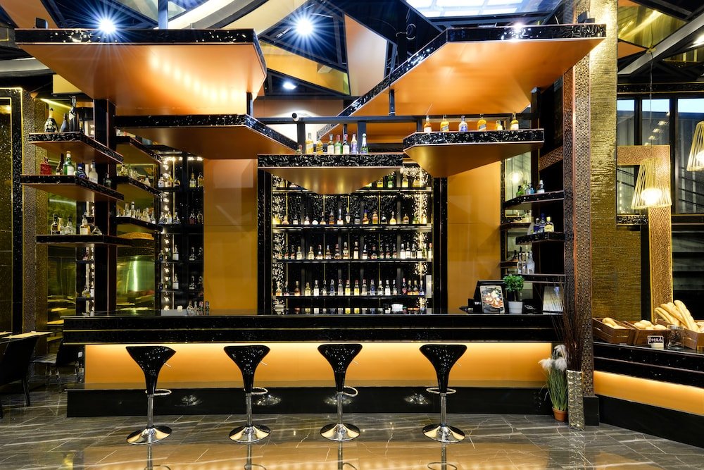 the breton hotel media